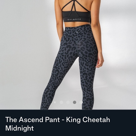 The Ascend Pant - King Cheetah Midnight NWT - Picture 5 of 6